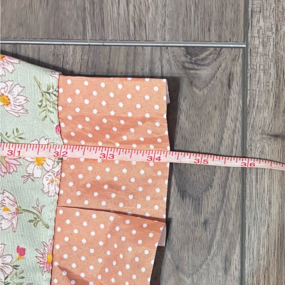 Floral Kitchen Apron
Cottagecore Vintage Style With Pockets
Kitchen Bae - Picture 7 of 10